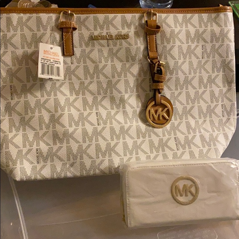 Michael kors white chain shoulder purse